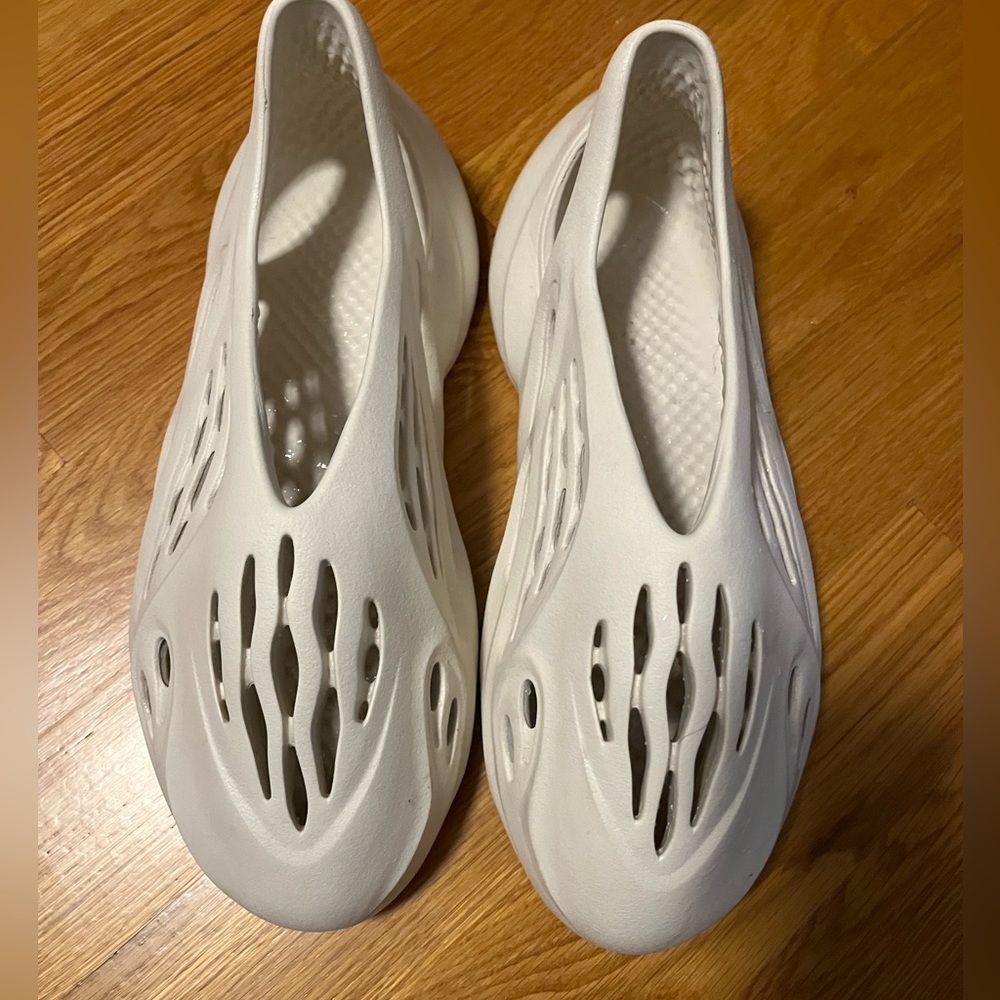 Yeezy foam runners slides lightly used.  Great condition